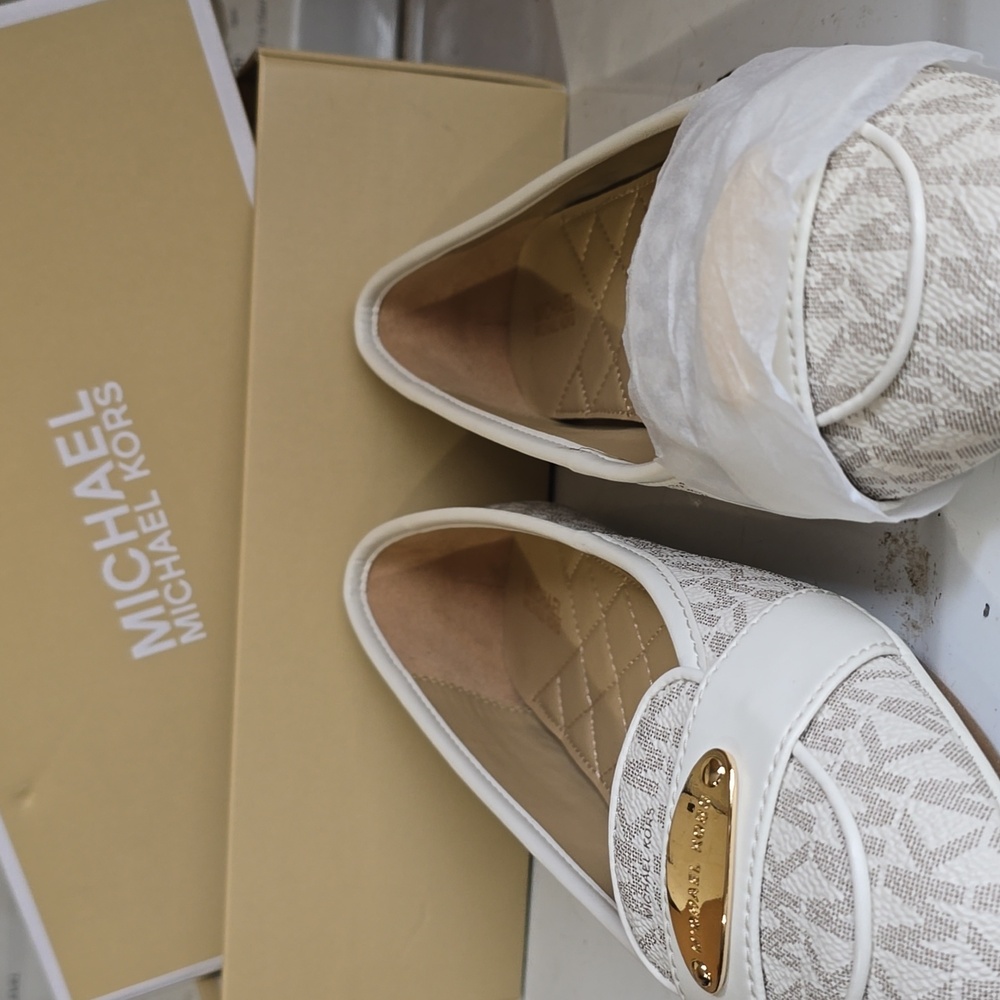 Michael Kors Size 9 white Monogram Moc